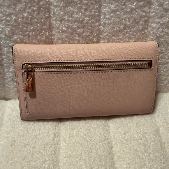 Michael Kors Light Pink Wallet with Gold Logo - Picture 2 of 8